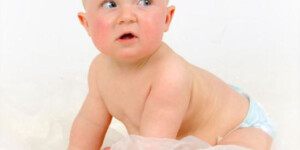 Babyfoto in Farbe von Nikki Foto – Portraitfotografie, Hengersberg