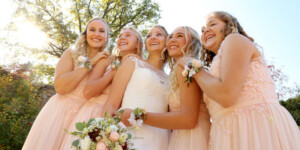 Braut und Brautmädchen, Hochzeitsfotografien von Nikki Foto – Portraitfotografie, Hengersberg